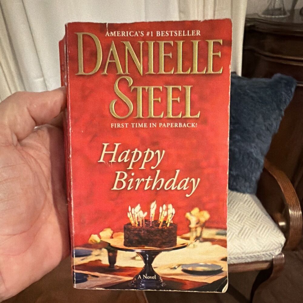 Happy Birthday: Novel Danielle Steel Paperback Bantam Dell Family Life